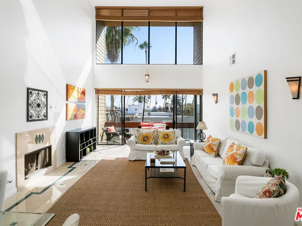 750 S Bundy Dr #Penthouse 302, Los Angeles, CA 90049