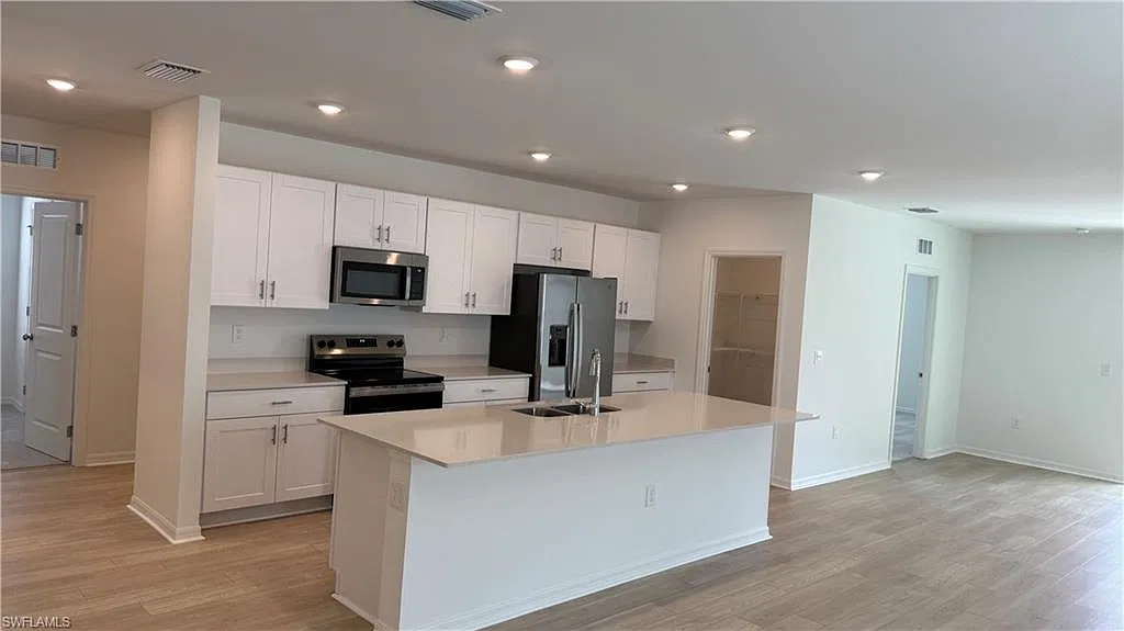 4 bed, 3.0 bath, 2075 sqft, $2,800 — Photo 3