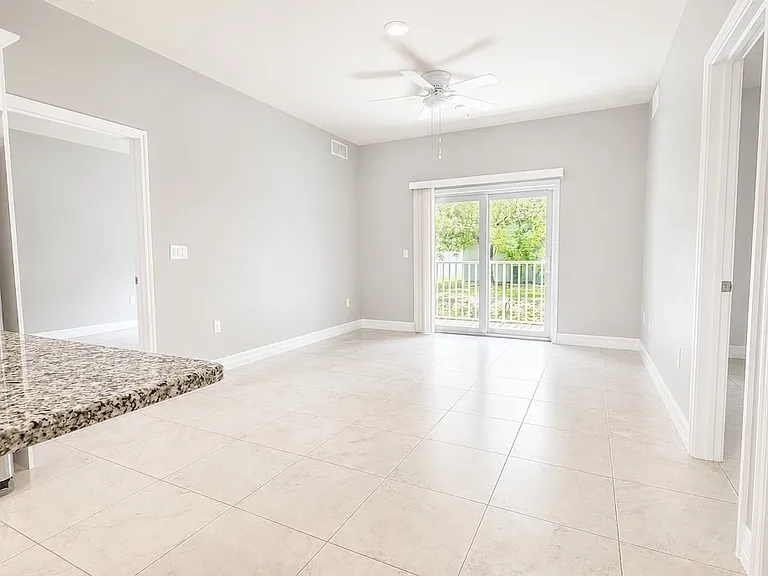 1625 SW 1st Ave #101 — Photo 4