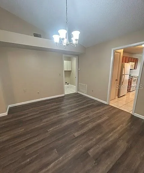 563 Holbrook Cir — Photo 8