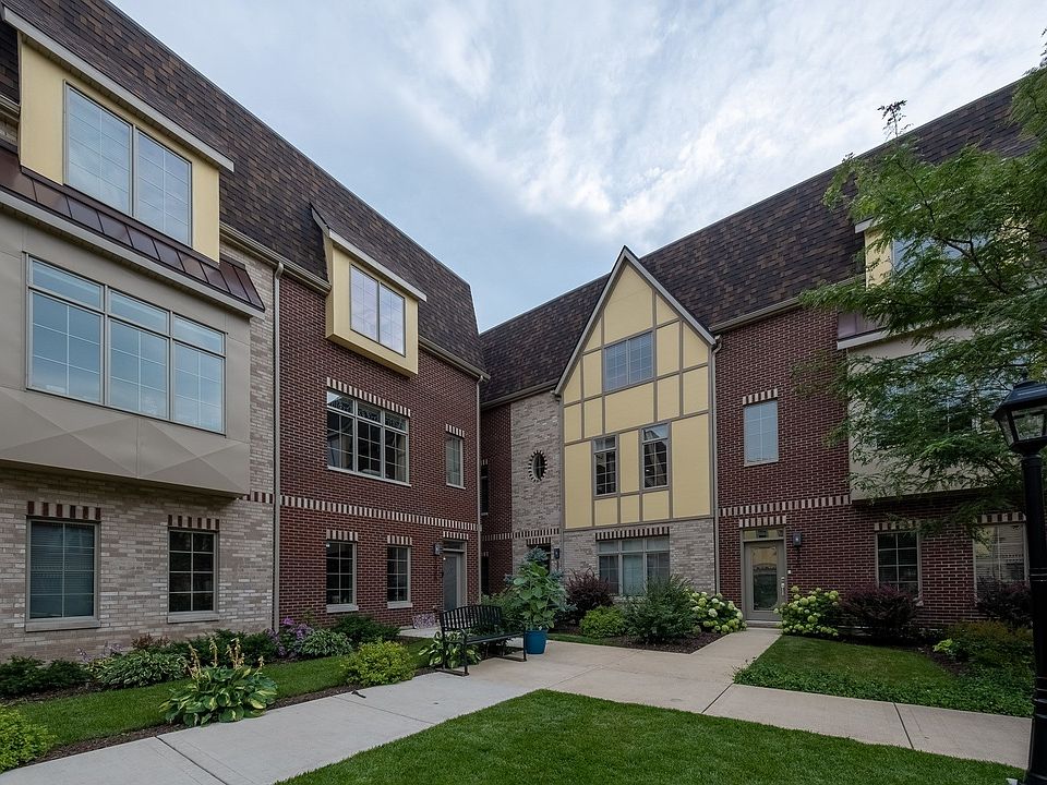 1st image of 328 Pennsylvania Way