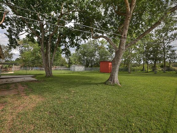 2nd image of 907 Temple Dr