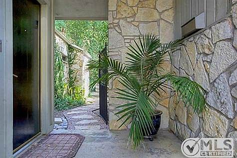 3rd image of 3851 Bellaire Dr S