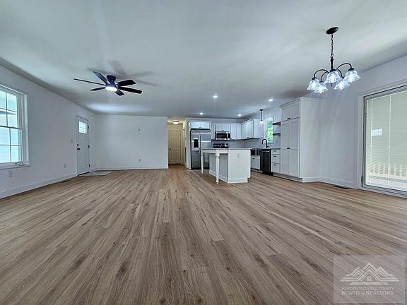 5th image of 370 Allenwood Pl