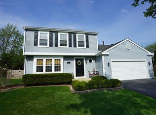 7 Century Ct, Lake Zurich, IL 60047