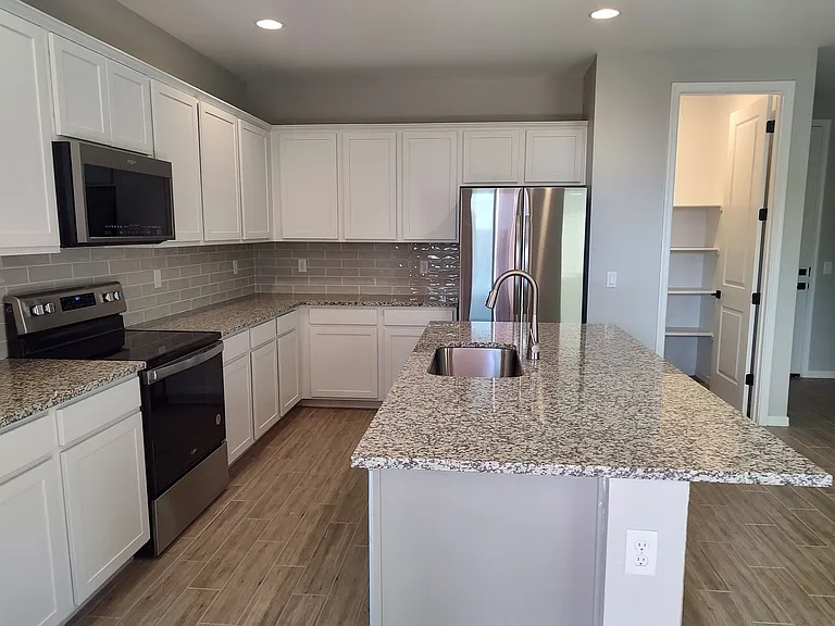 9353 E Saturn Ave — Photo 3