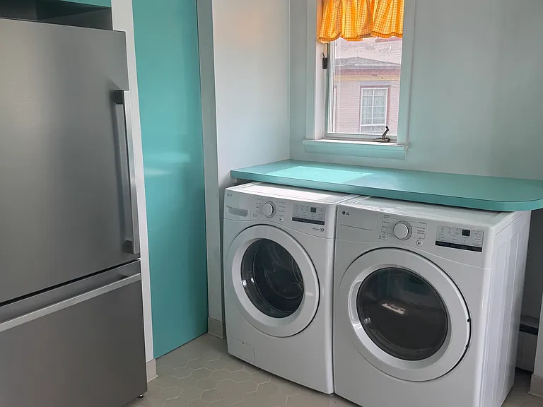 528 Washington St — Photo 10