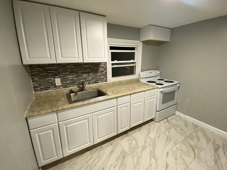 293 W Runyon St #6 — Photo 1