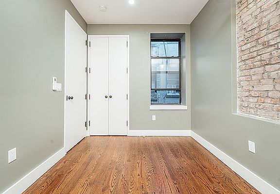 4th image of 903 Saint Johns Pl #2RB