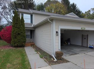 3118 Megan Dr #13, Waterford, MI 48328