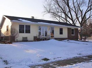 600 Crest Ave, Elk Grove Village, IL 60007