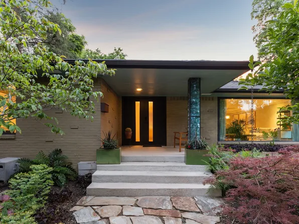 1649 Sylvan Ave, Dallas, TX 75208