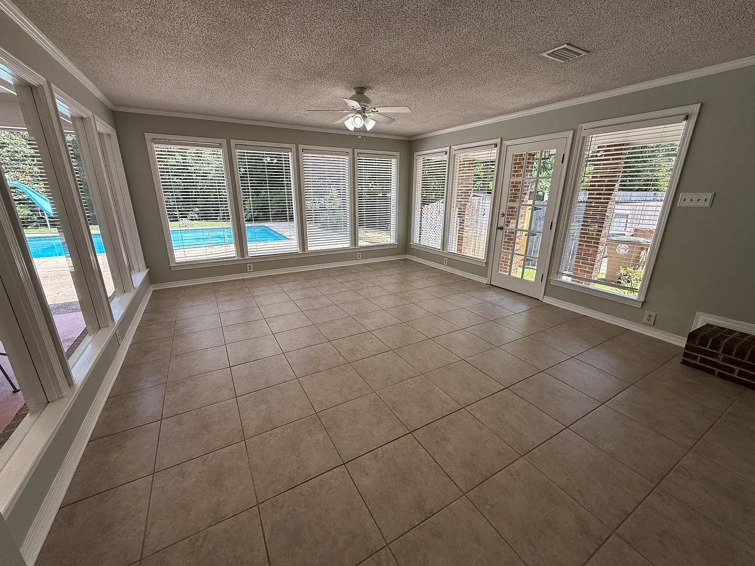Available Now! 4 Bed / 3.5 Bath - Dog River W/Boat Slip & Pool!! — Photo 3