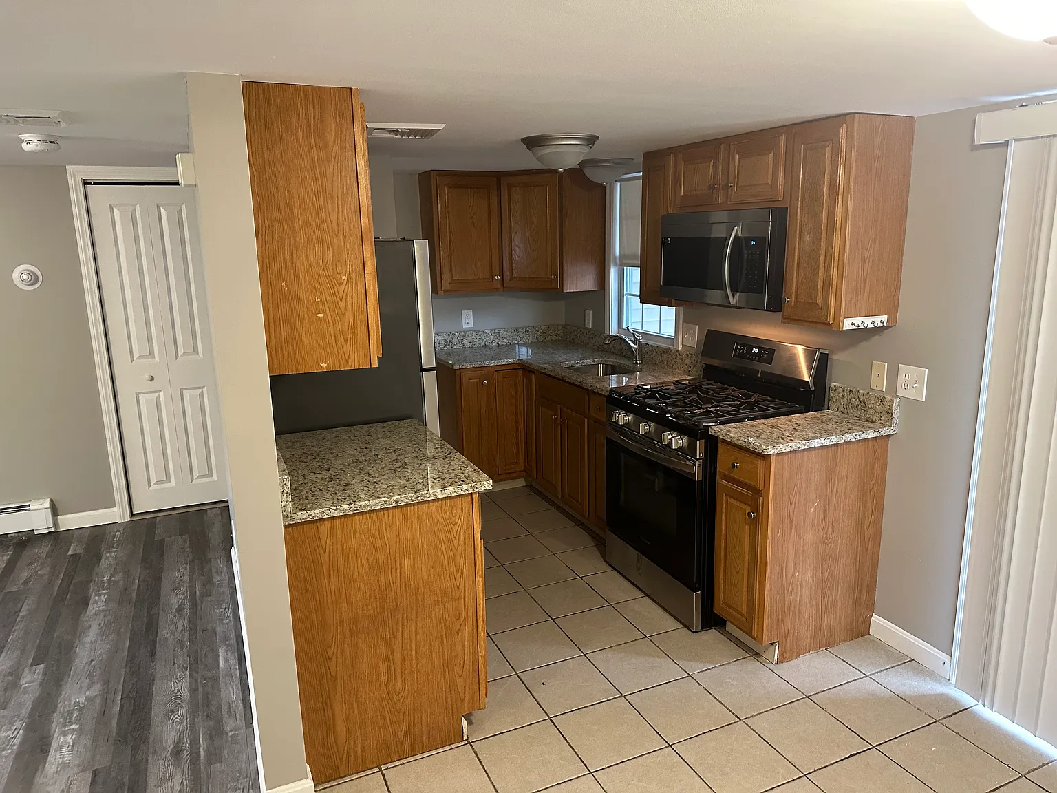 2 bed, 1000 sqft, $2,100 — Photo 2