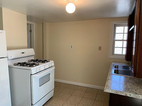 5th image of 50 Lake St APT D