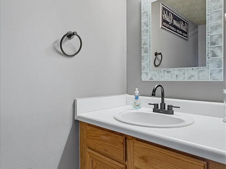1459 Bridgewater Br — Photo 8