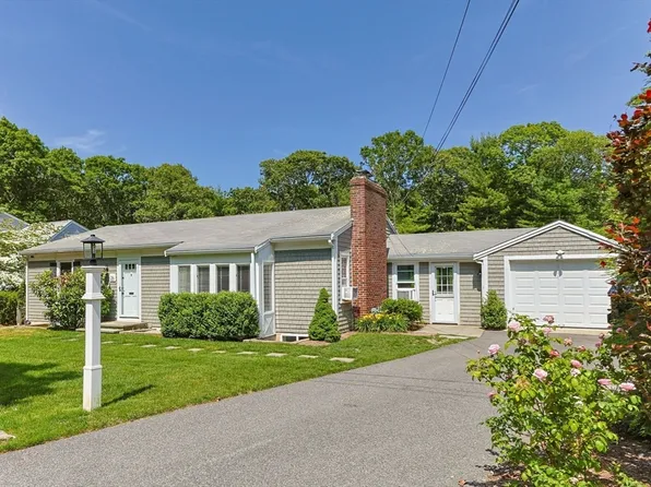 26 Hinckley Cir, Barnstable, MA 02630