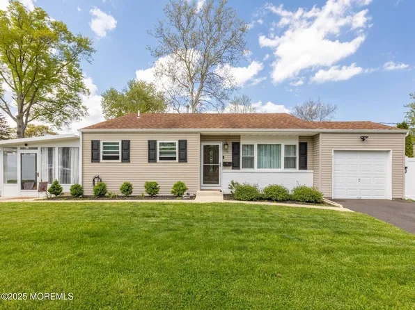 14 Fairview Lane, Hazlet, NJ 07730