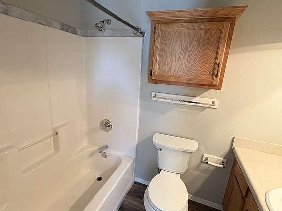 5th image of 504 NE Elmhurst Ave