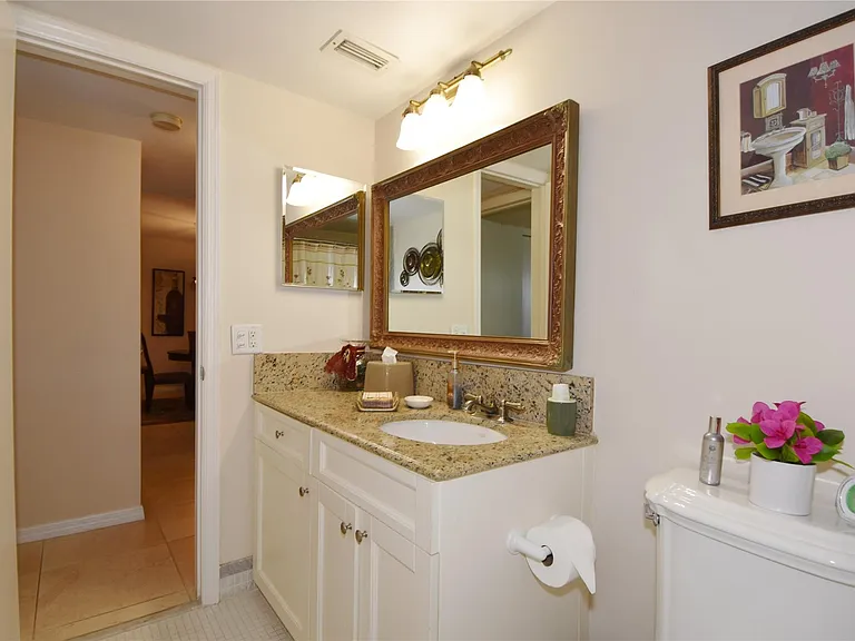 3111 NE 51st St #405C — Photo 32