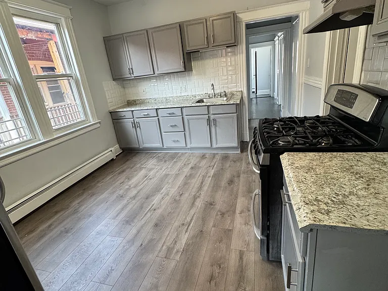 95 James St #3 — Photo 2