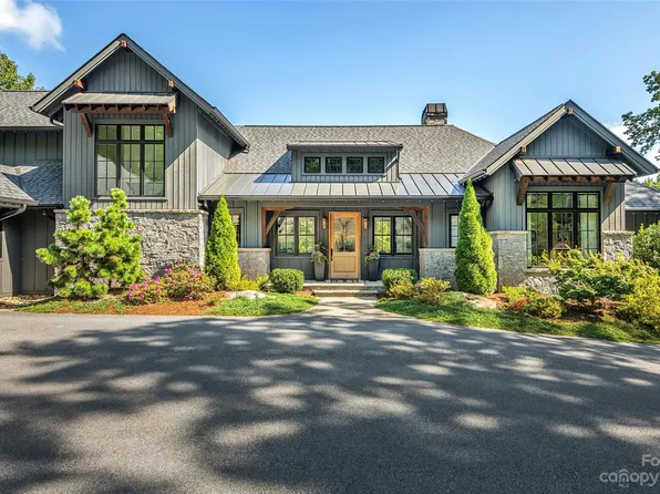 352 Freedom Trail Ct, Zirconia, NC 28790