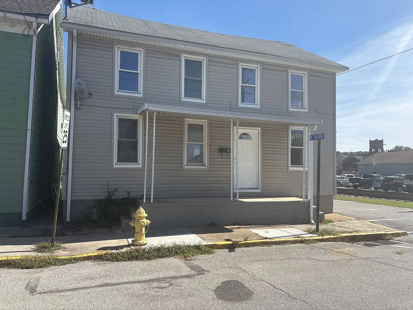Spring Grove 3 Bedroom 3 Garages + 3 Parking — Photo 1