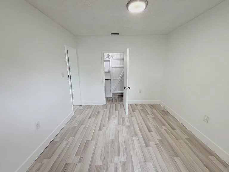 831 El Prado — Photo 20
