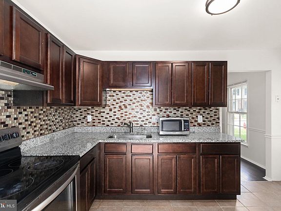 4th image of 3422 Moultree Pl