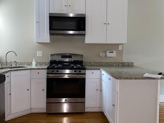 4th image of 6610 S Kenwood Ave #1G