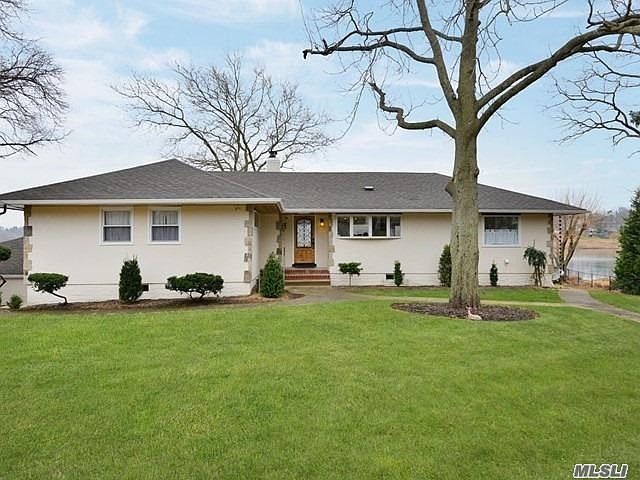 1st image of 4 Southland Dr