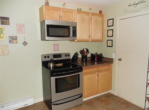 3rd image of 62 Susanne Dr