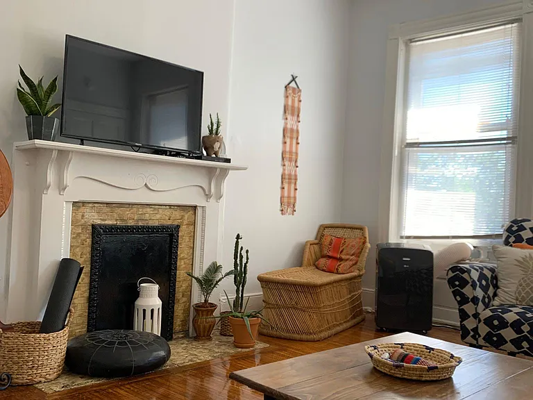 223 W Hill St #2 — Photo 1