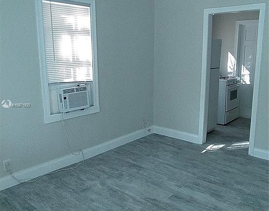 4th image of 709 S Lake Ave #A