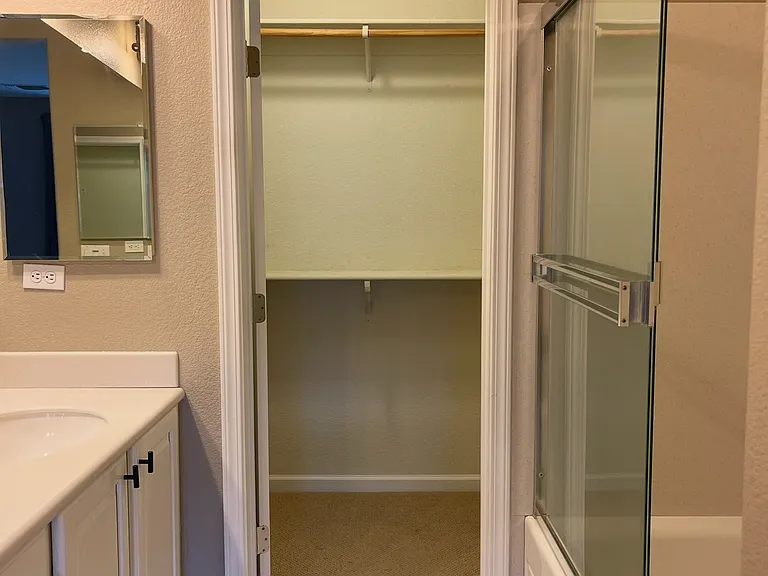 Primary Bedroom - shower/tub in the full bathroom