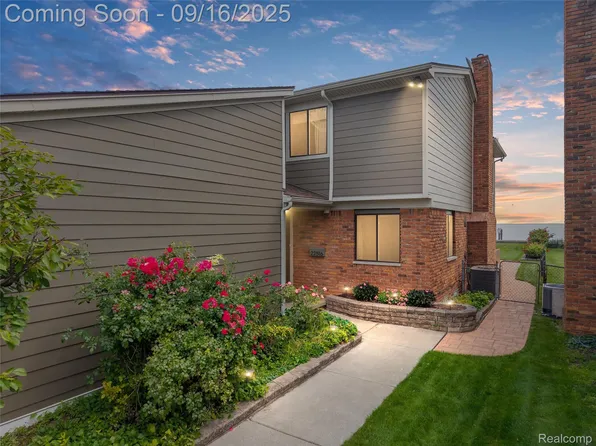 22516 Beach St, Saint Clair Shores, MI 48081