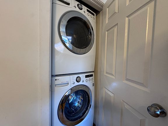 5th image of 927 W Sunnyside Ave APT 3S