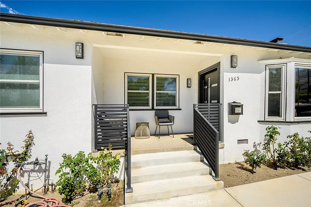 2 bed, 1.5 bath, 1386 sqft, $6,000 — Photo 3
