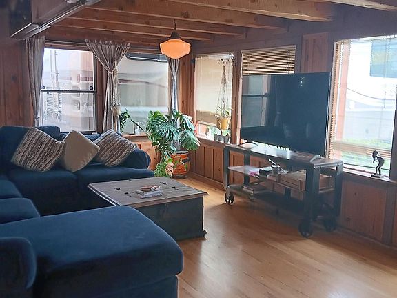 2nd image of 616 S Tin St