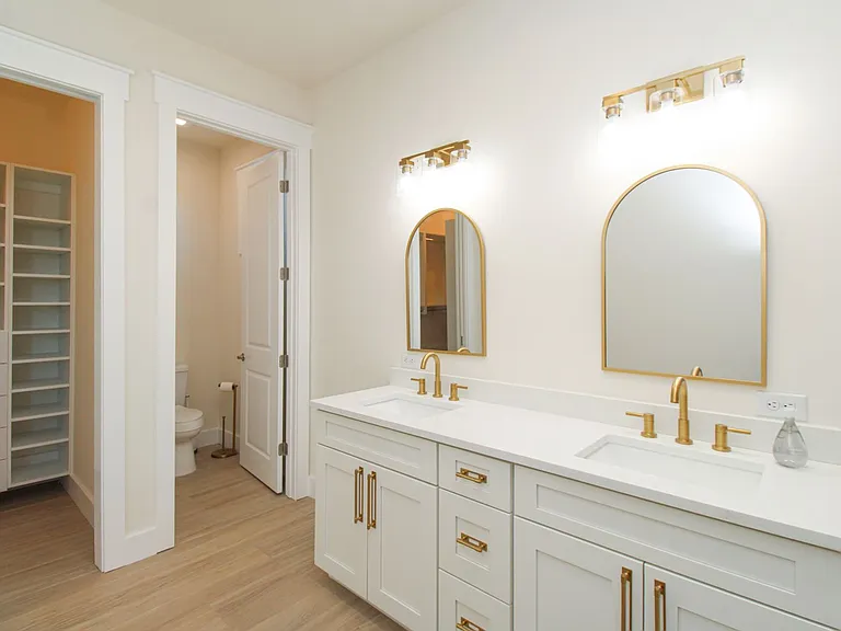 4879 Esplanade St — Photo 35