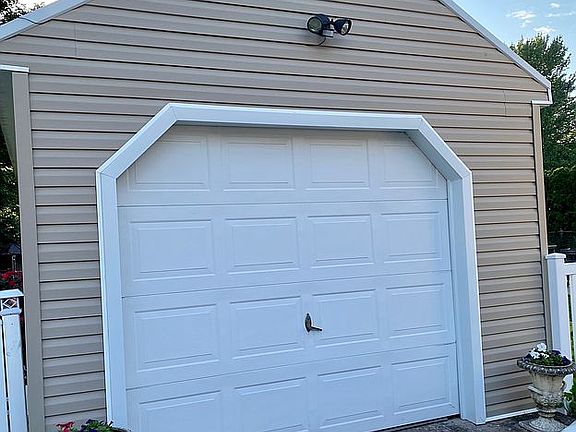 Detached Garage
