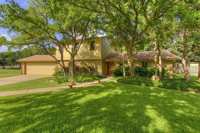 1st image of 118 Lakeway Dr