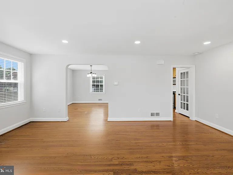 8132 Pleasant Plains Rd — Photo 7