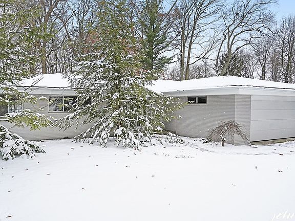 2nd image of 2738 Hall St SE