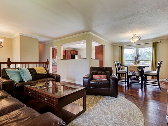 5th image of 529 Idlewood Ln