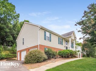 5041 Windsbury Ridge Rd, Clemmons, NC 27012