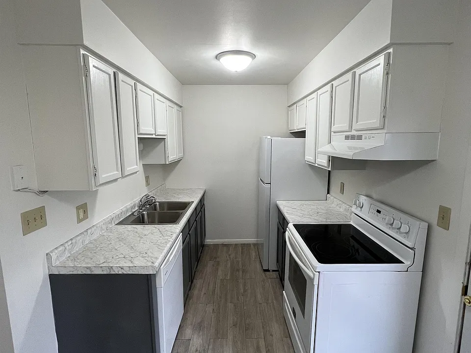 2302 E Glendale Blvd #2