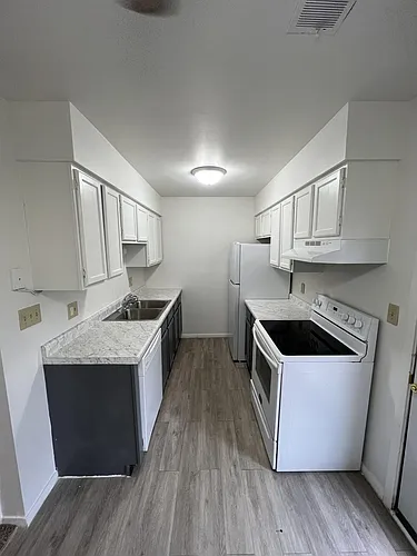 2302 E Glendale Blvd #2 Photo 1