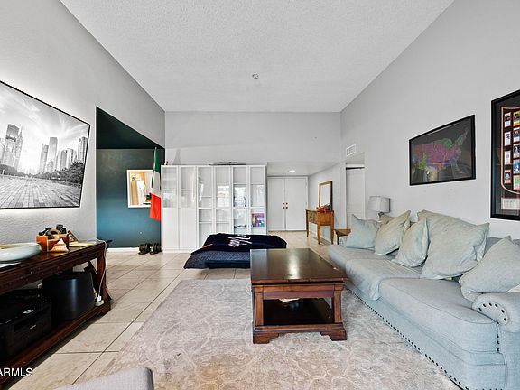 3rd image of 2109 W CLAREMONT Street