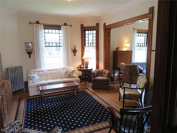 5th image of 152 E College St